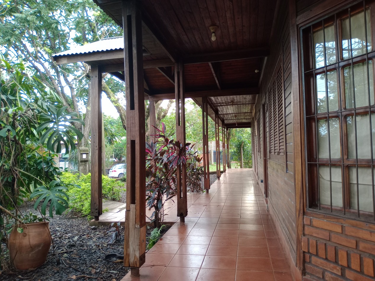 CASA DE 5 DORMITORIOS EN ALQUILER