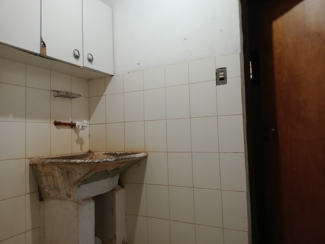 CASA DE 5 DORMITORIOS EN ALQUILER