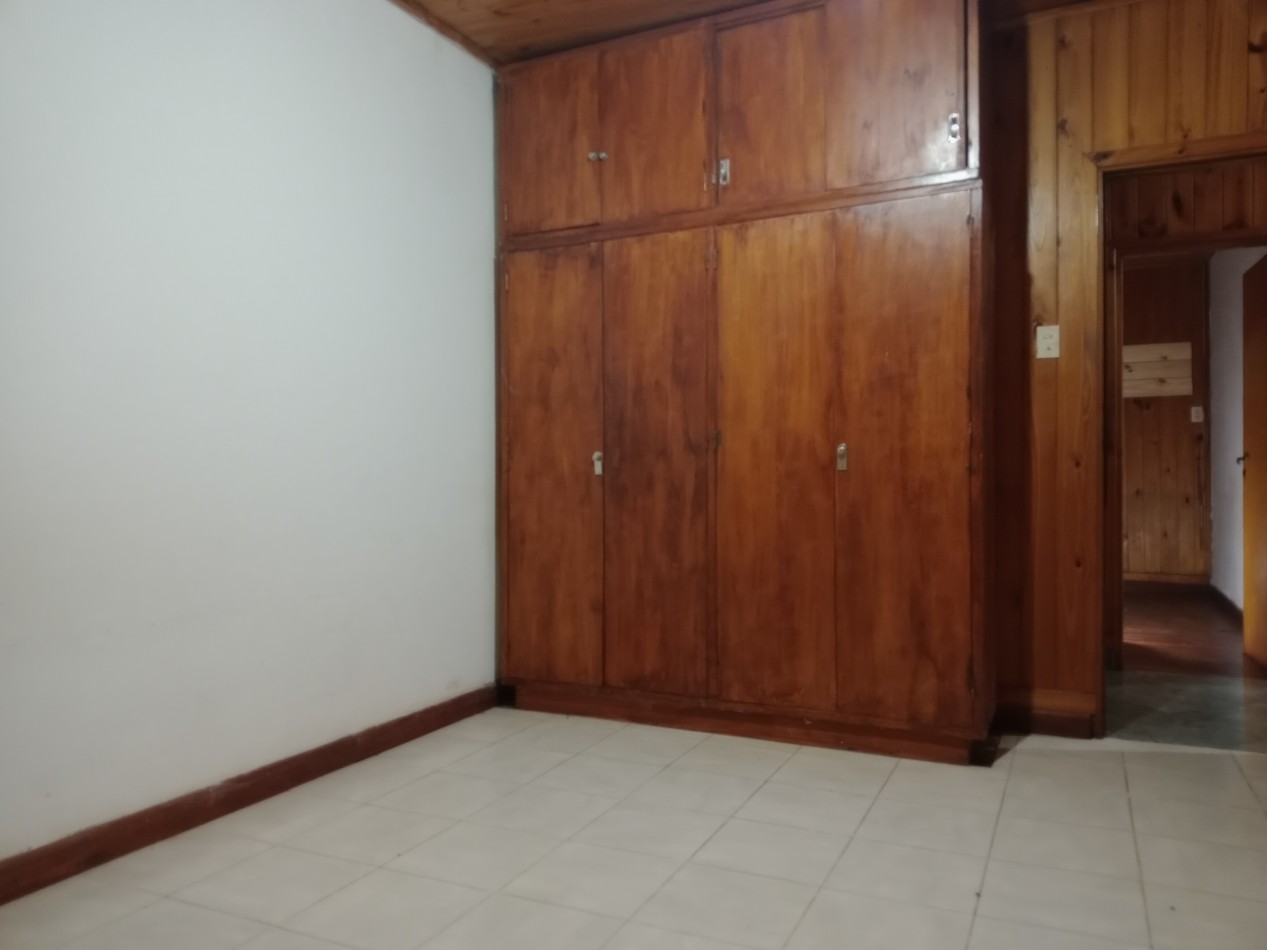 CASA DE 5 DORMITORIOS EN ALQUILER
