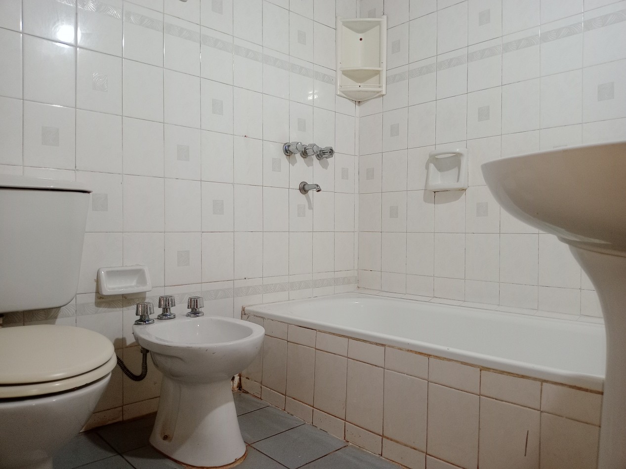 CASA DE 5 DORMITORIOS EN ALQUILER