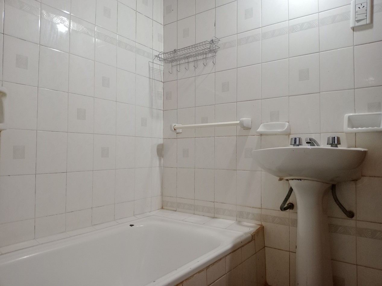 CASA DE 5 DORMITORIOS EN ALQUILER