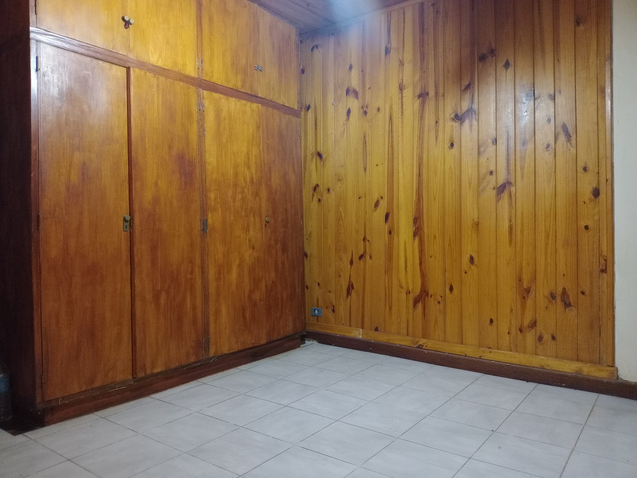 CASA DE 5 DORMITORIOS EN ALQUILER