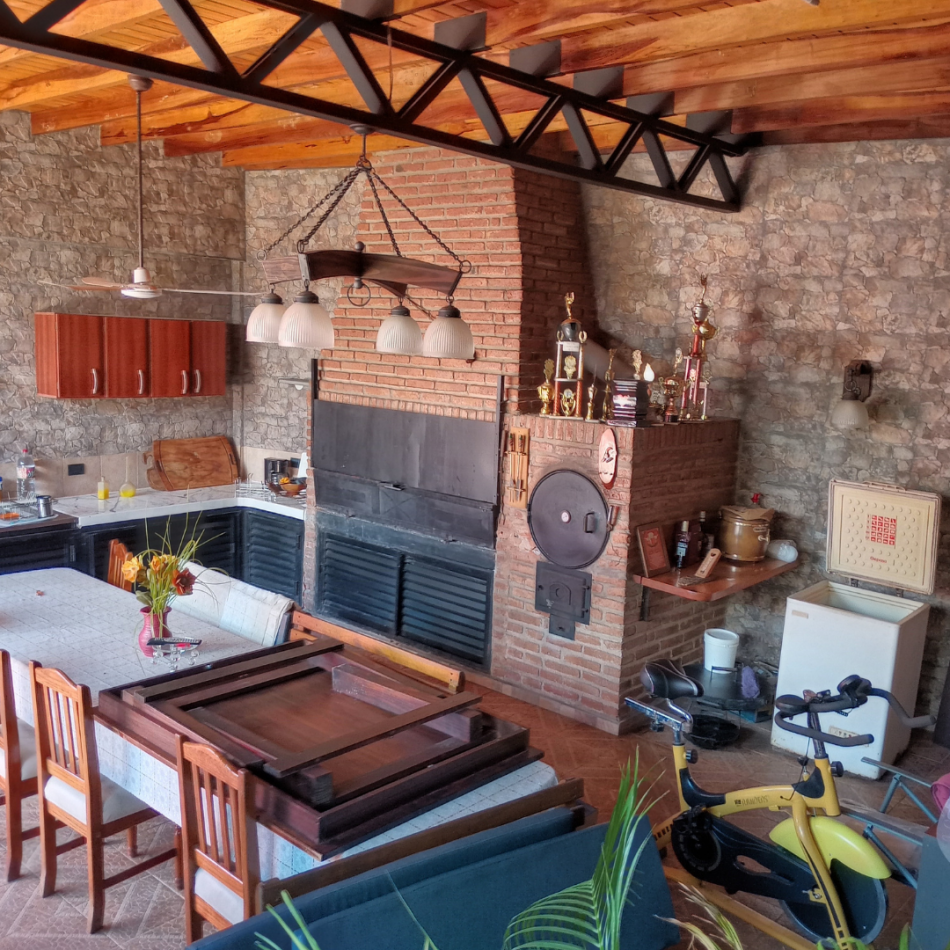 EXCLUSIVA CASA EN VENTA-BAJADA VIEJA CASI COSTANERA