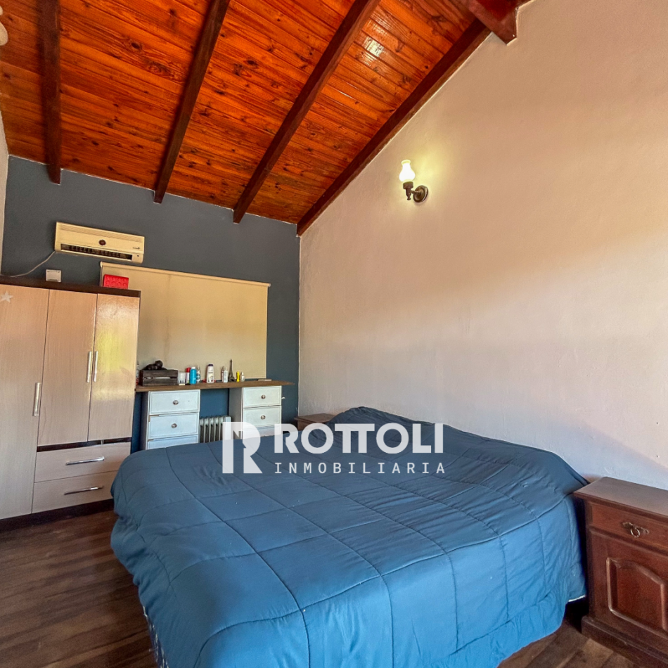 HERMOSA CASA DE TRES DORMITORIOS CON COCHERA DOBLE EN VENTA-POSADAS MISIONES