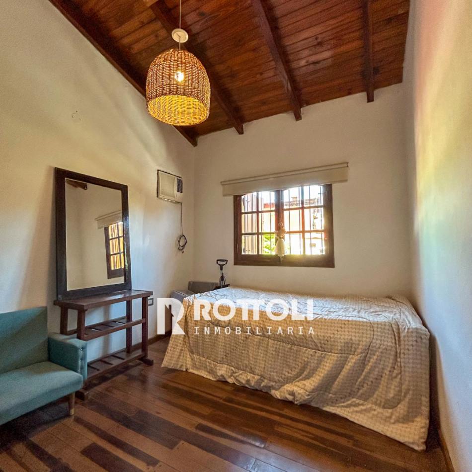 HERMOSA CASA DE TRES DORMITORIOS CON COCHERA DOBLE EN VENTA-POSADAS MISIONES