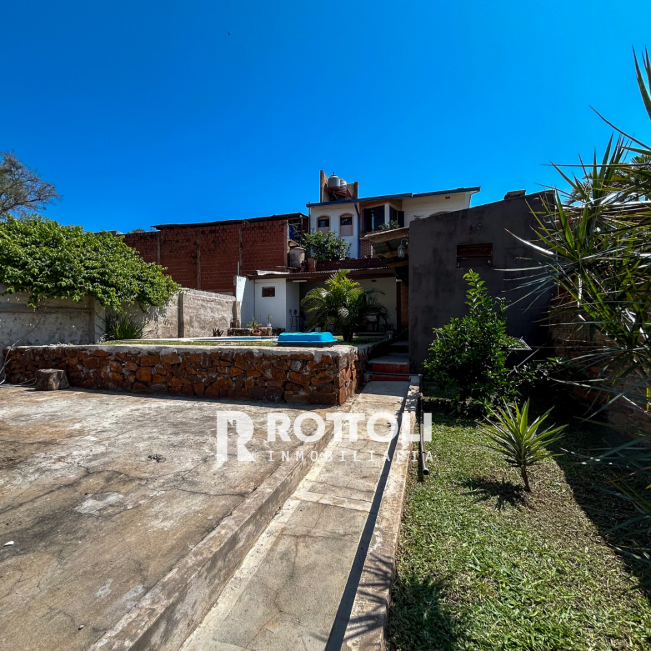 HERMOSA CASA DE TRES DORMITORIOS CON COCHERA DOBLE EN VENTA-POSADAS MISIONES