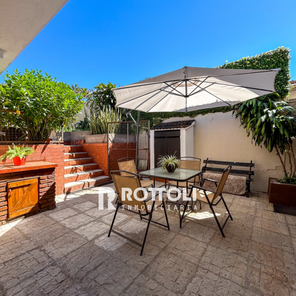 HERMOSA CASA DE TRES DORMITORIOS CON COCHERA DOBLE EN VENTA-POSADAS MISIONES