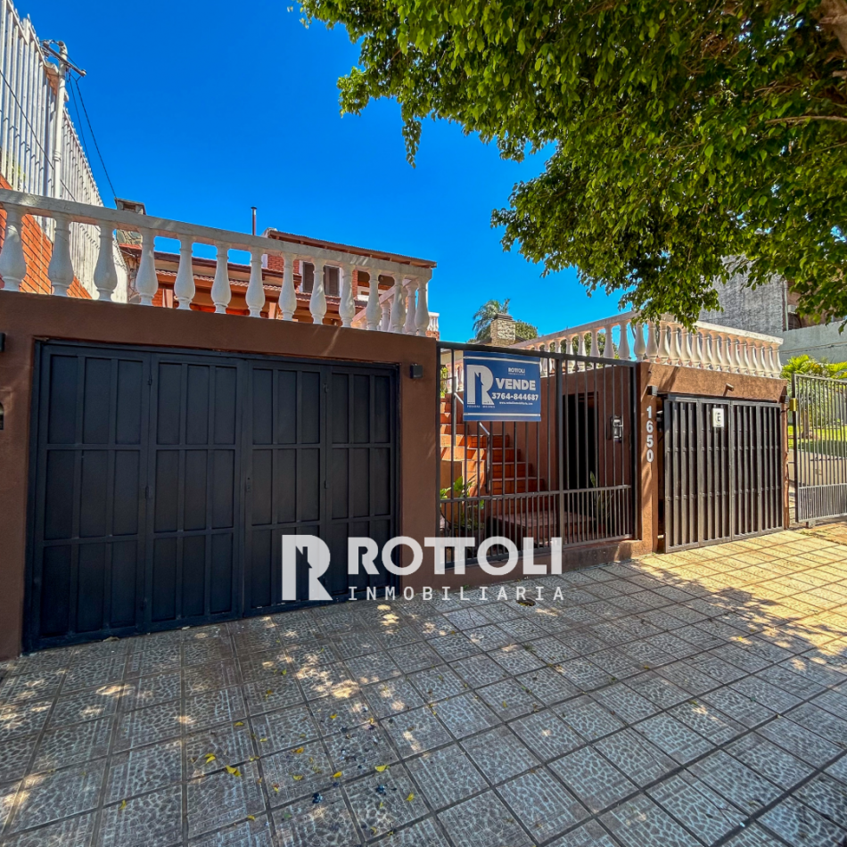 HERMOSA CASA DE TRES DORMITORIOS CON COCHERA DOBLE EN VENTA-POSADAS MISIONES