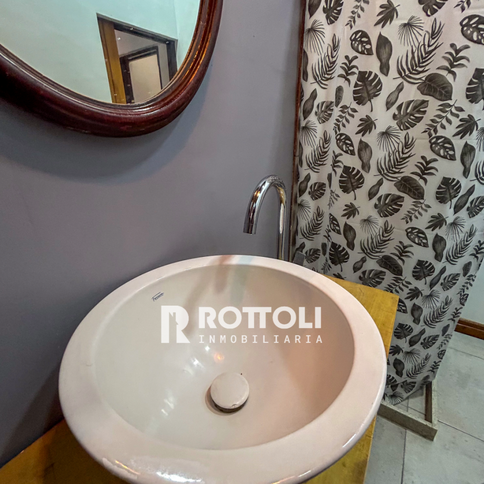 HERMOSA CASA DE TRES DORMITORIOS CON COCHERA DOBLE EN VENTA-POSADAS MISIONES