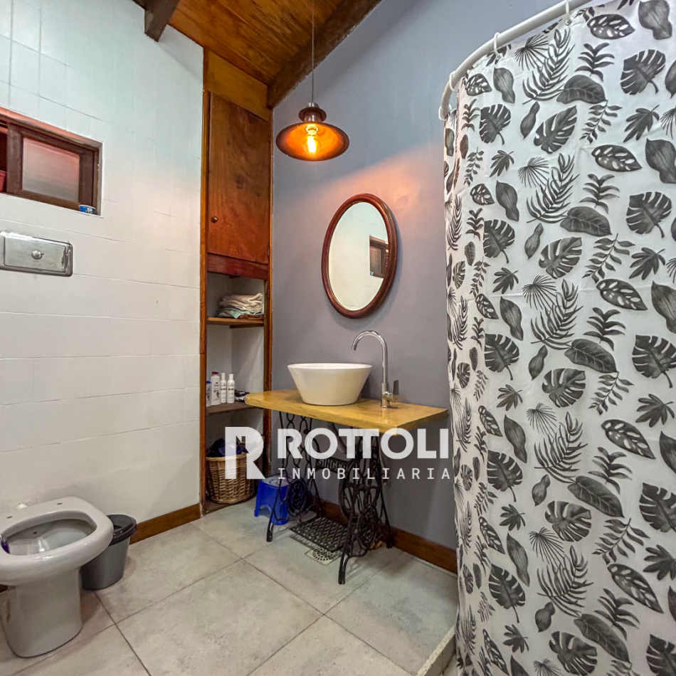 HERMOSA CASA DE TRES DORMITORIOS CON COCHERA DOBLE EN VENTA-POSADAS MISIONES