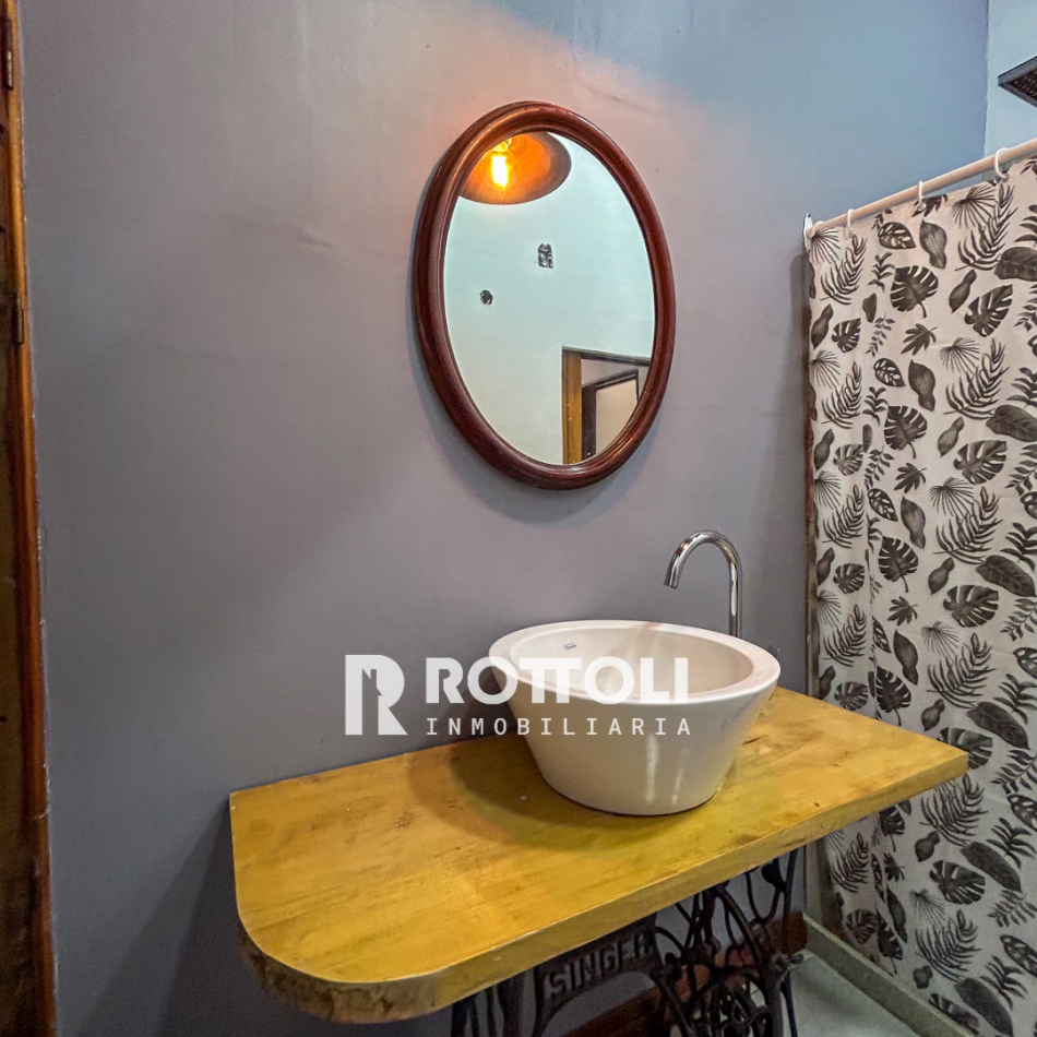 HERMOSA CASA DE TRES DORMITORIOS CON COCHERA DOBLE EN VENTA-POSADAS MISIONES