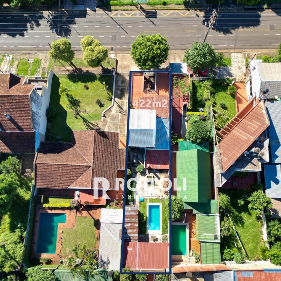 HERMOSA CASA DE TRES DORMITORIOS CON COCHERA DOBLE EN VENTA-POSADAS MISIONES