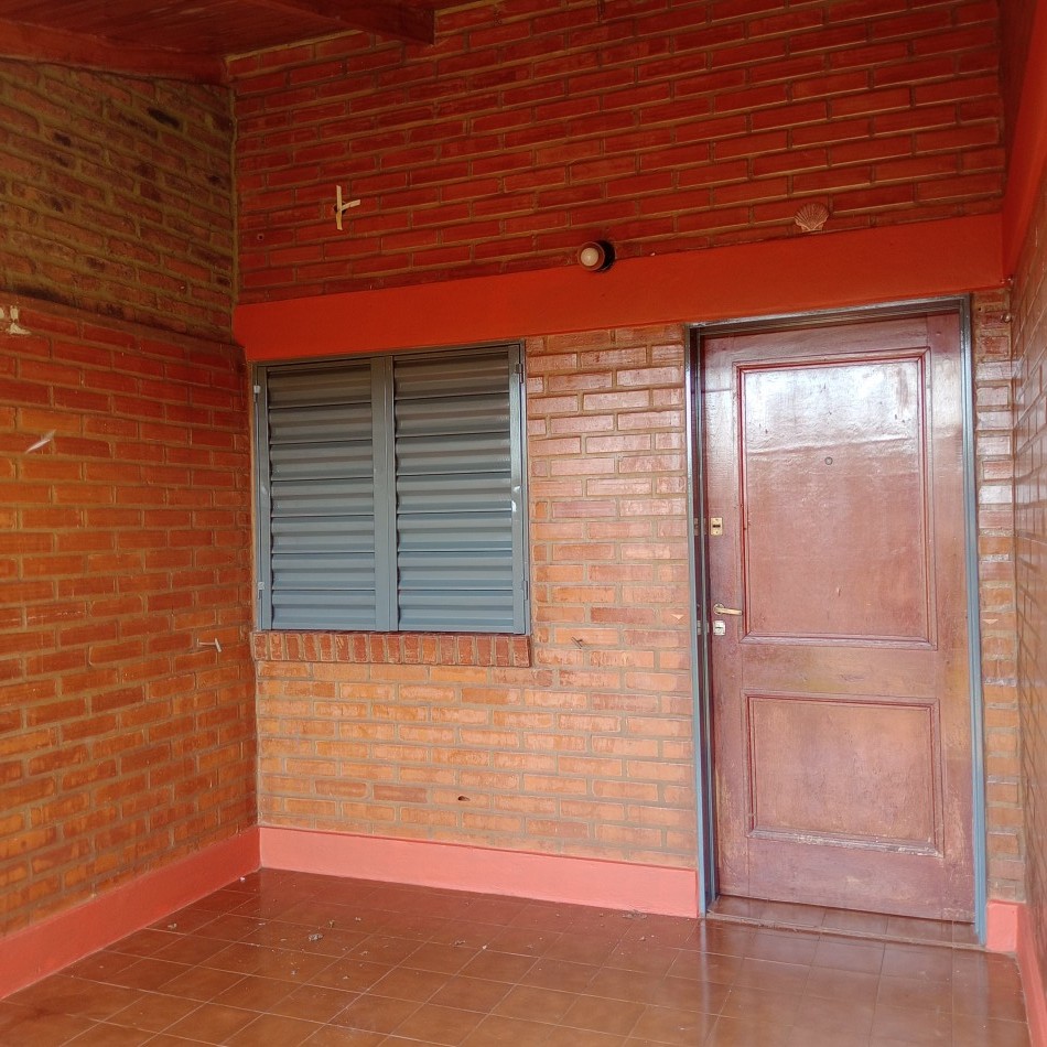 CASA DE DOS DORMITORIOS EN ALQUILER