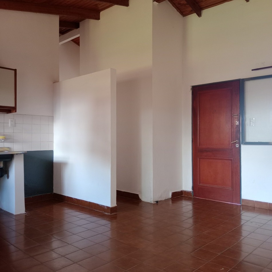 CASA DE DOS DORMITORIOS EN ALQUILER