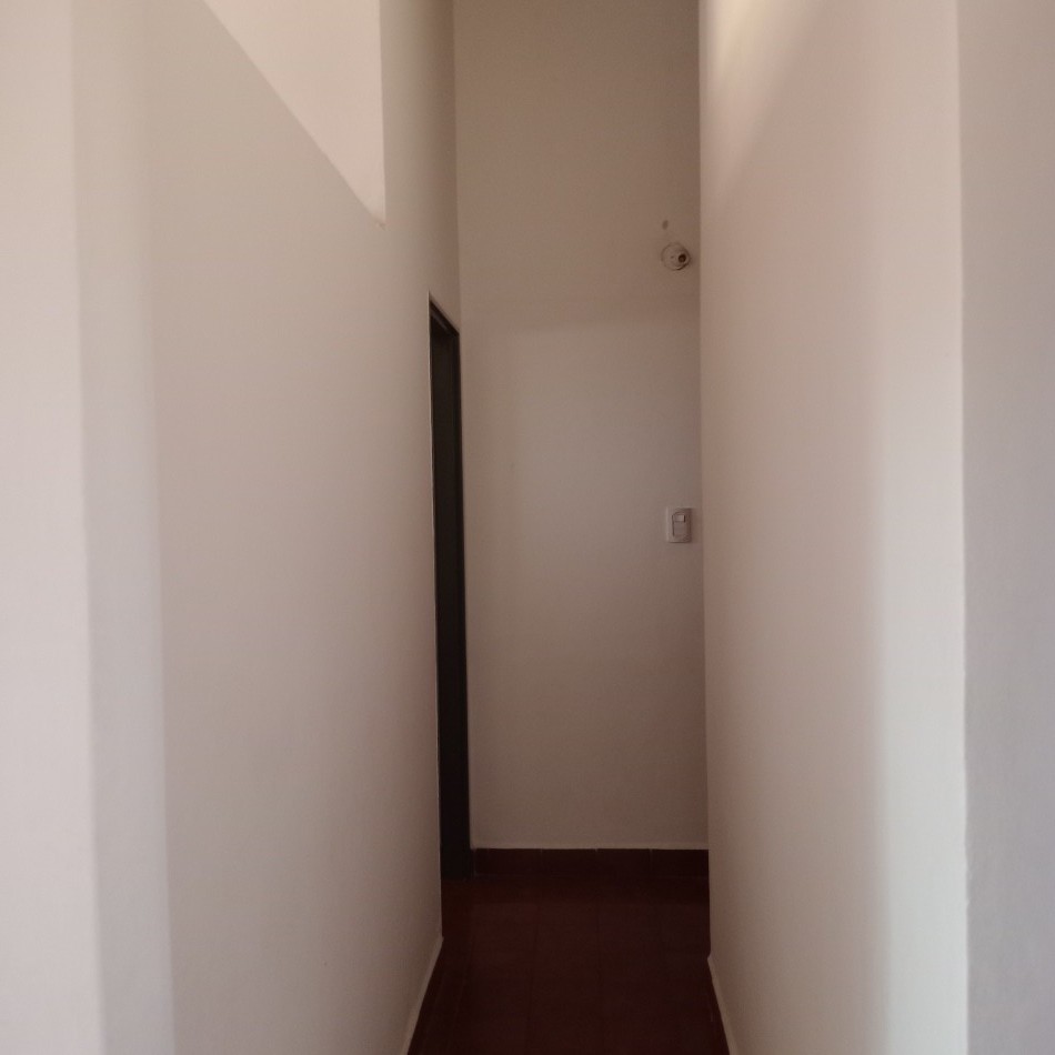 CASA DE DOS DORMITORIOS EN ALQUILER