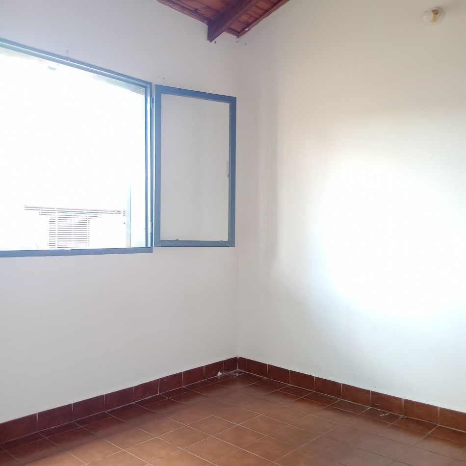 CASA DE DOS DORMITORIOS EN ALQUILER