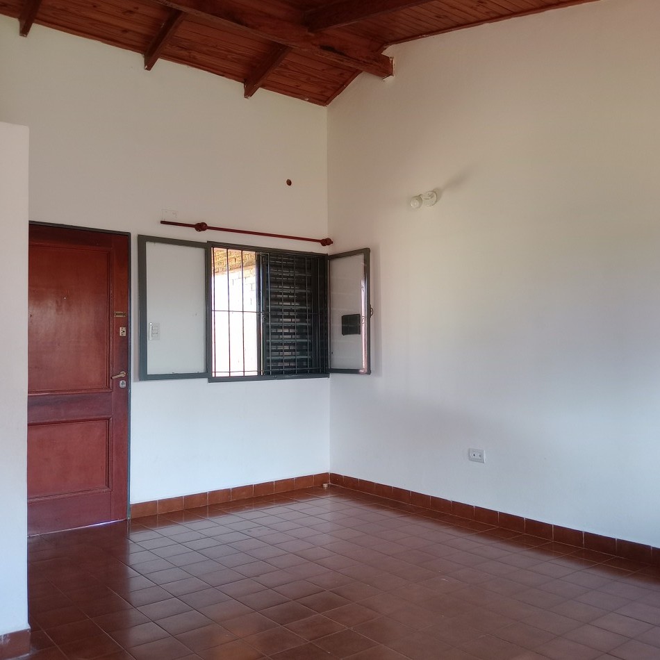 CASA DE DOS DORMITORIOS EN ALQUILER
