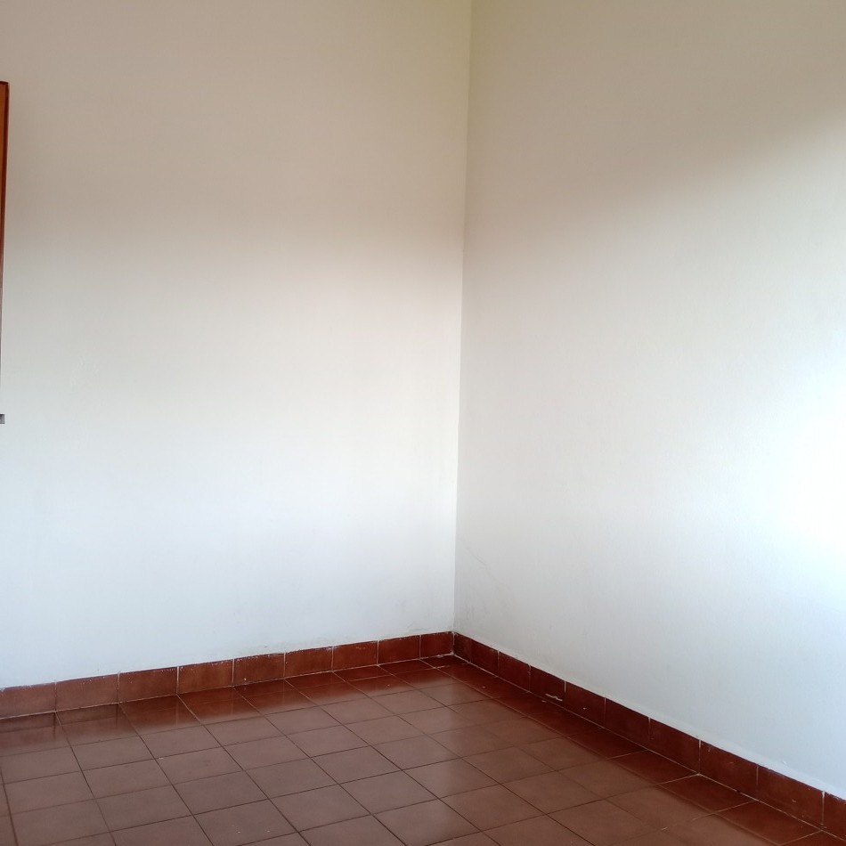 CASA DE DOS DORMITORIOS EN ALQUILER