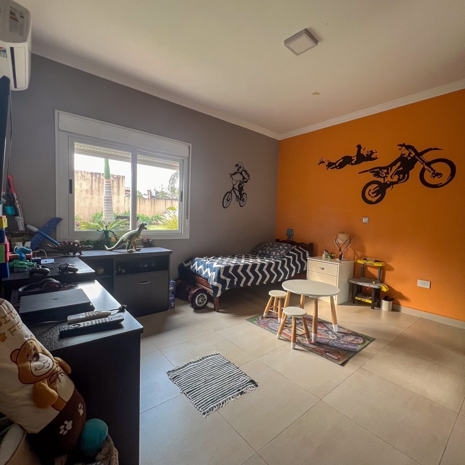 EXCLUSIVA CASA DE 4 DORMITOIROS EN VENTA-POSADAS MISIONES
