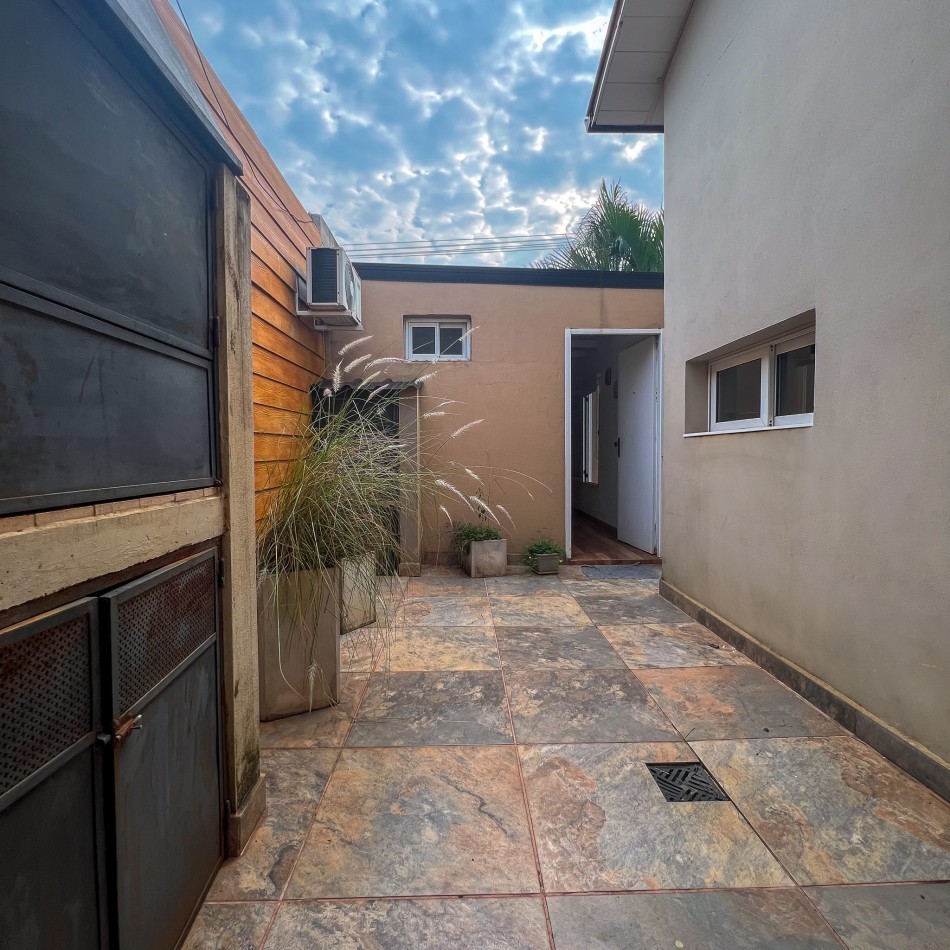 EXCLUSIVA CASA DE 4 DORMITOIROS EN VENTA-POSADAS MISIONES