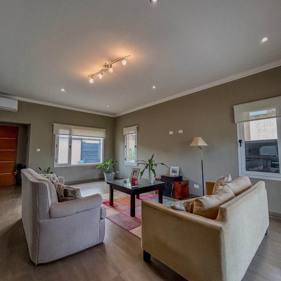 EXCLUSIVA CASA DE 4 DORMITOIROS EN VENTA-POSADAS MISIONES
