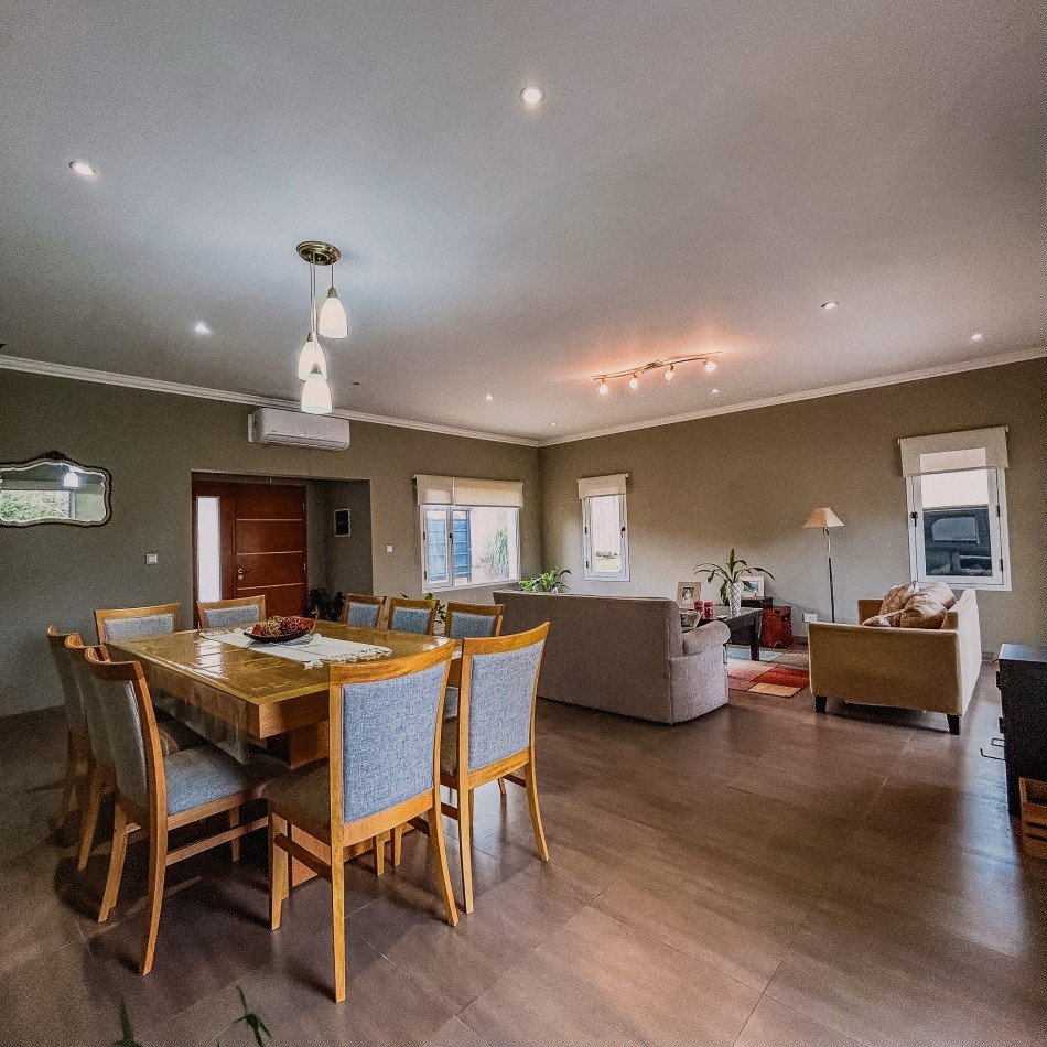EXCLUSIVA CASA DE 4 DORMITOIROS EN VENTA-POSADAS MISIONES
