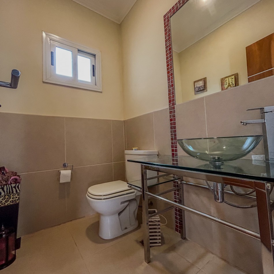 EXCLUSIVA CASA DE 4 DORMITOIROS EN VENTA-POSADAS MISIONES